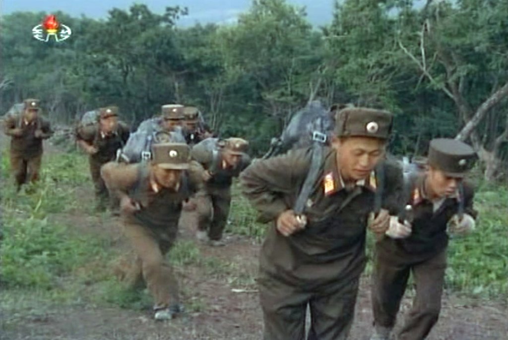 건설현장에 동원된 북한군