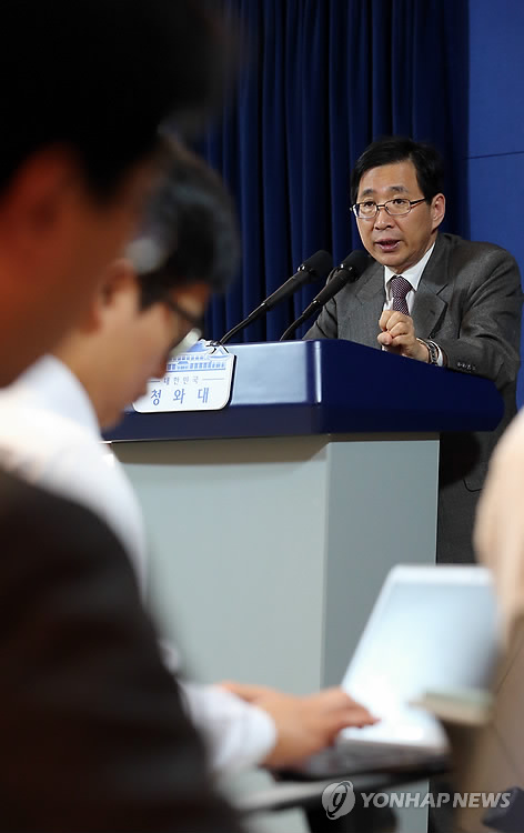 순방 브리핑하는 경제수석