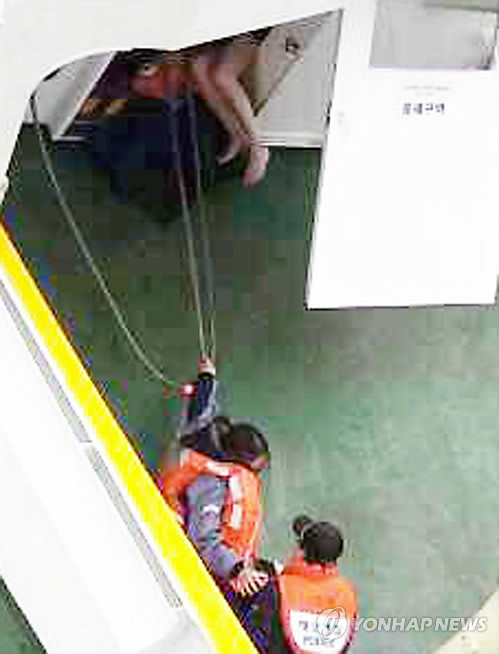 <세월호참사> 바지도 못 입고 허겁지겁 탈출하는 선장