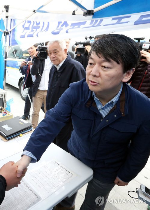 진도 팽목항 찾아 격려하는 새정치민주연합 김한길·안철수 공동대표