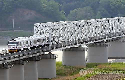 도라산역 향하는 평화열차 DMZ 트레인 << 연합뉴스 DB >>