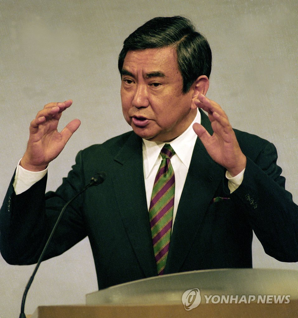 1993년 8월 4일 오후 일본 총리관저에서 일본군 위안부 문제에 관한 일본 정부의 조사 결과를 발표하는 고노 요헤이(河野洋平) 당시 관방장관. [연합뉴스 자료사진]