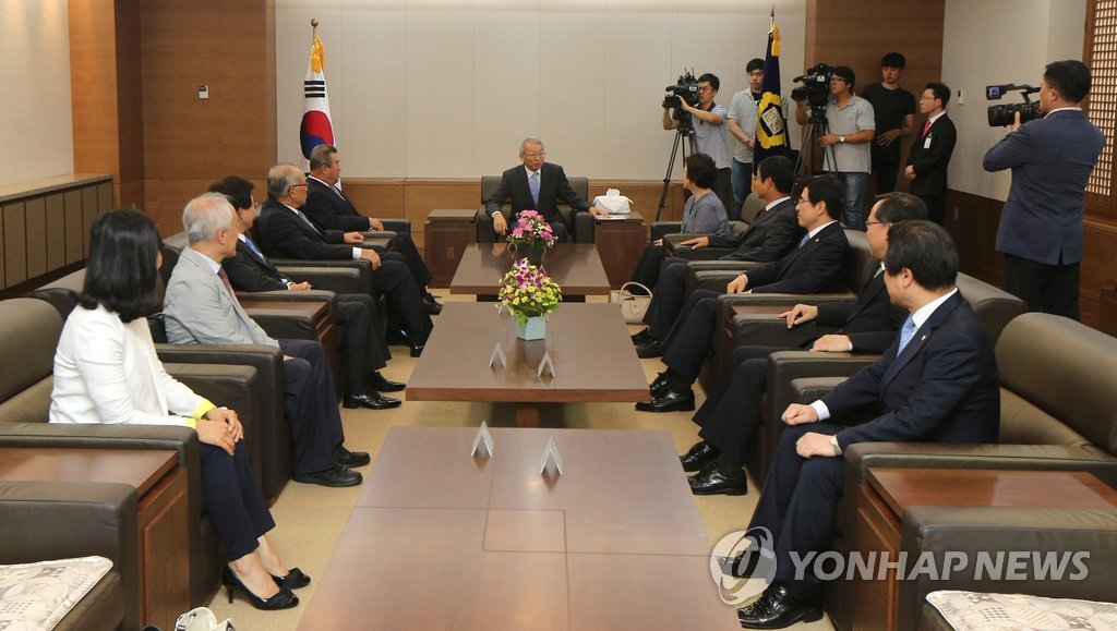 양창수 대법관의 후임으로 권순일 법원행정처 차장을 낙점, 11일 박근혜 대통령에게 임명 제청했다. 지난 달 24일 서울 서초구 서초동 대법원에서 대법관후보추천위원회가 열리고 있다. (연합뉴스 자료사진)