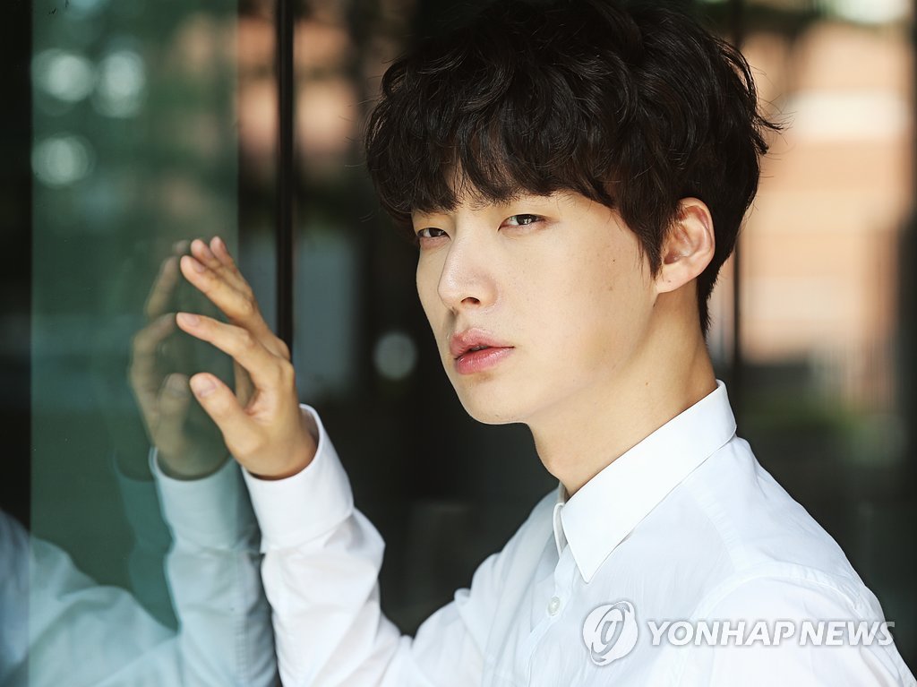 배우 안재현
