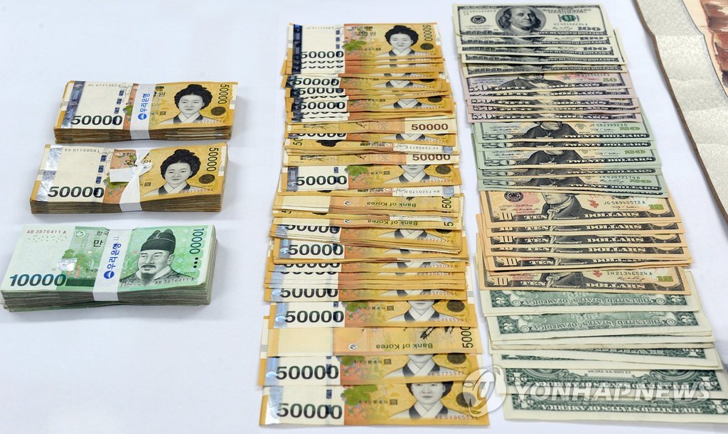 서울시가 고액체납자 거주지를 압수수색해 압류한 현금들
<<연합뉴스 자료사진>>