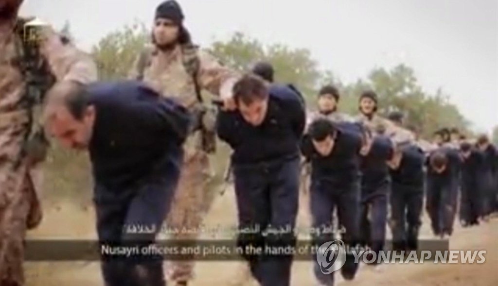 IS 참수장으로 끌려가는 시리아 군인들