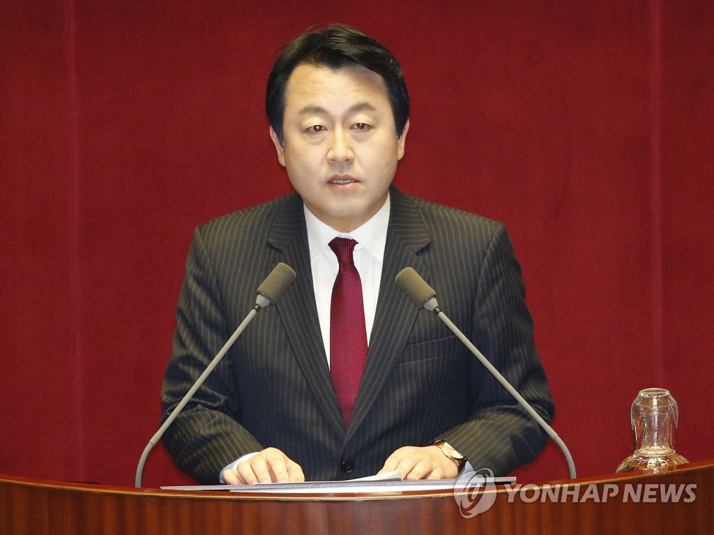 법률안 토론 발언하는 김용남 의원