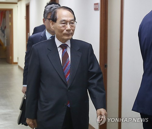 새누리당 중앙윤리위 참석한 김만복 전 국정원장