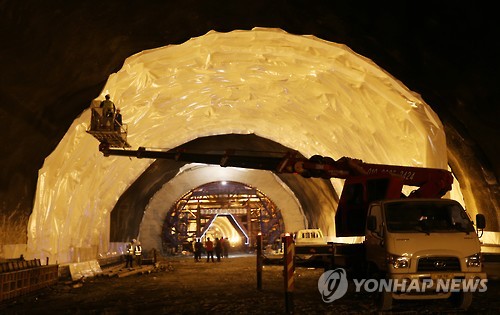 국내 최장 산악터널 '대관령 터널' 공사 모습