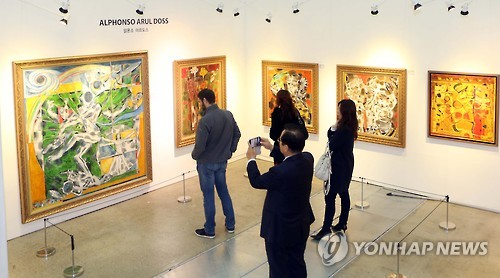 부산국제아트페어 개막…인도작품 전시