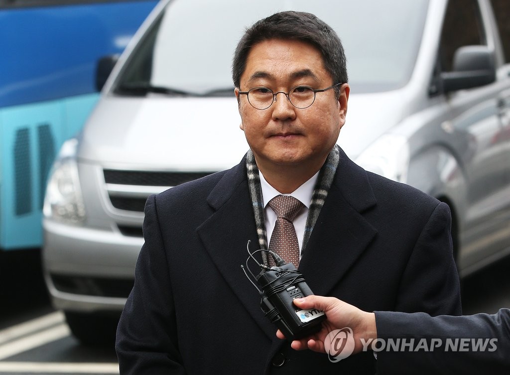 입 굳게 다문 이석우 전 카카오 대표