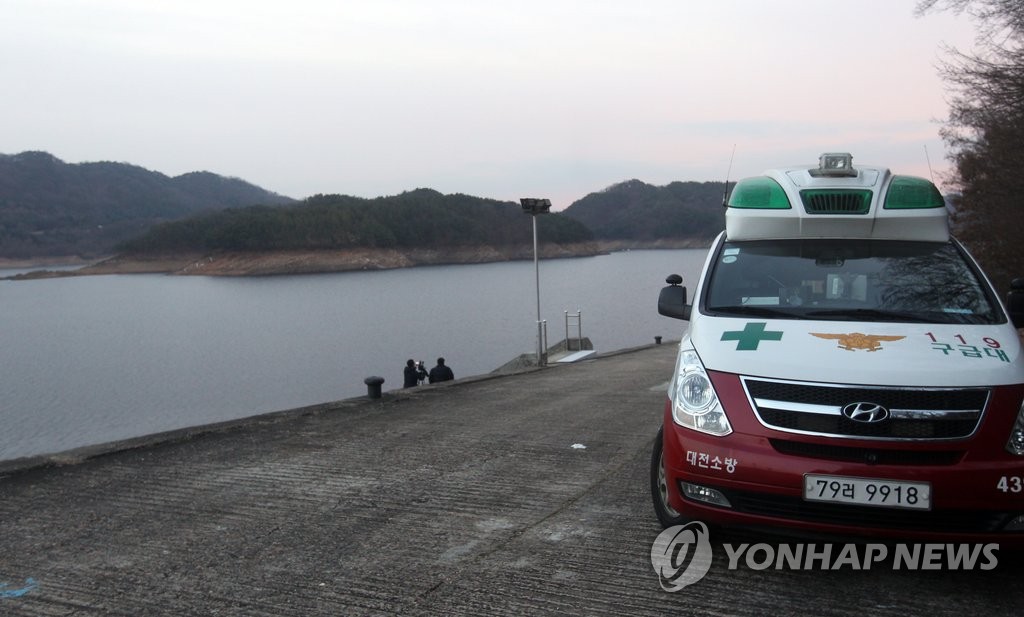 실종자 기다리는 구급대