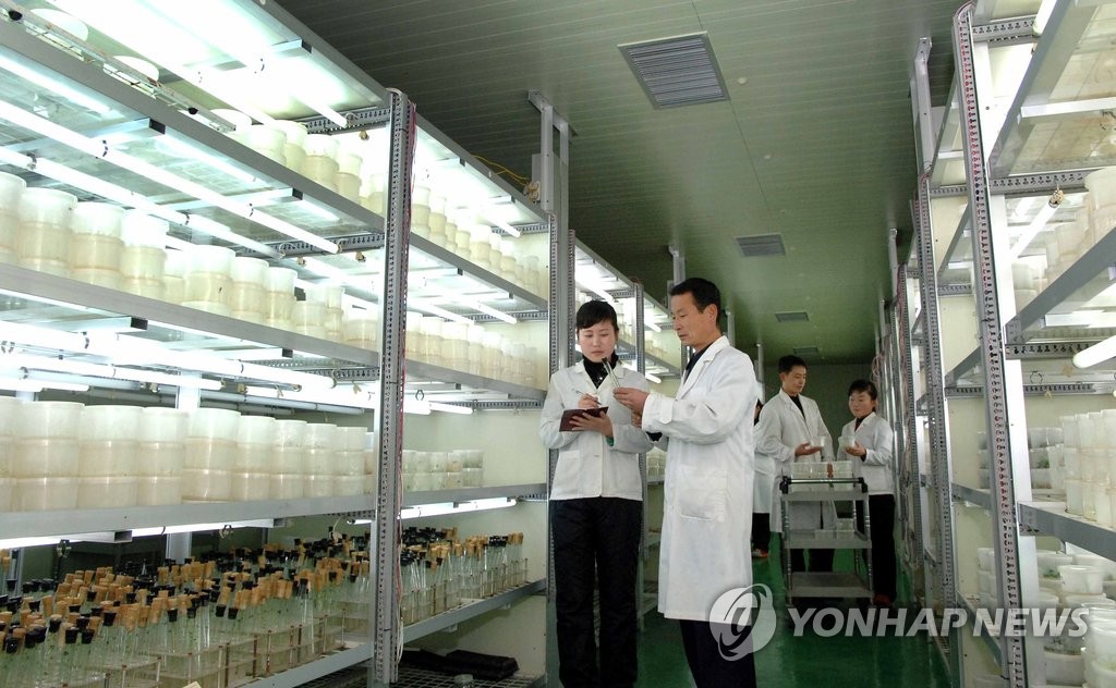 북한 농업과학원의 과학자들