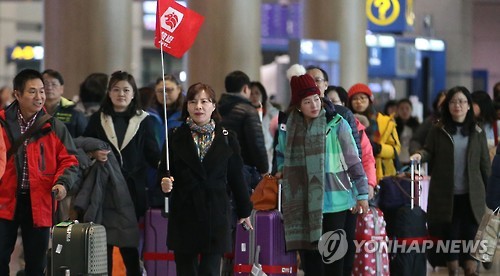 입국하는 중국인 관광객들