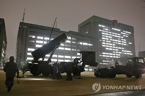 日 방위성 청사에 배치되는 패트리엇