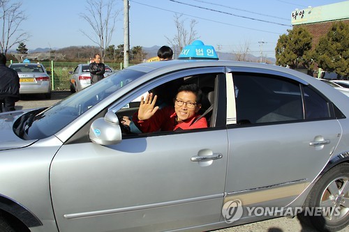 택시기사 체험 나선 김문수 예비후보