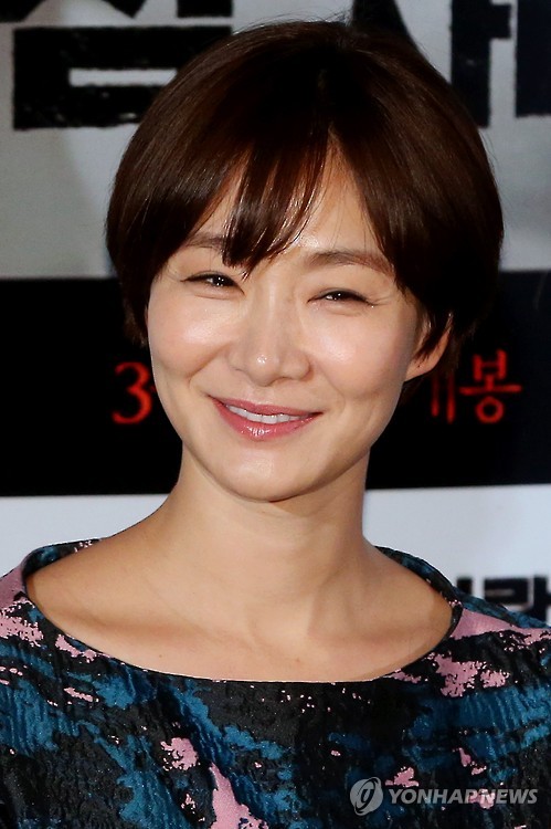 미소짓는 박효주
