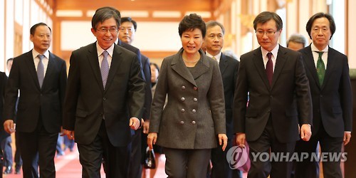 박 대통령, 신임 장·차관급 공직자와 대화