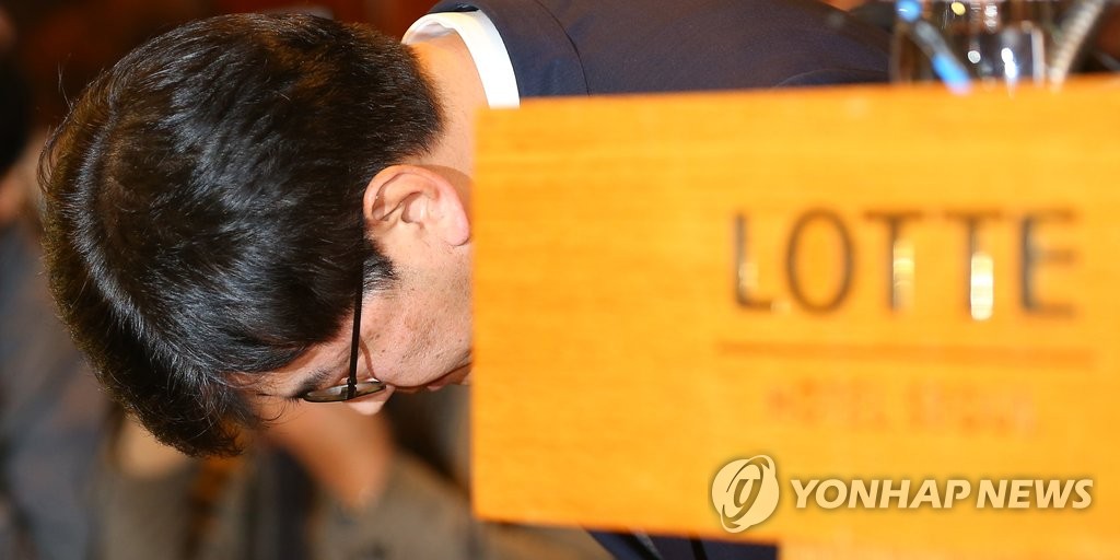 고개숙인 롯데마트 김종인 대표