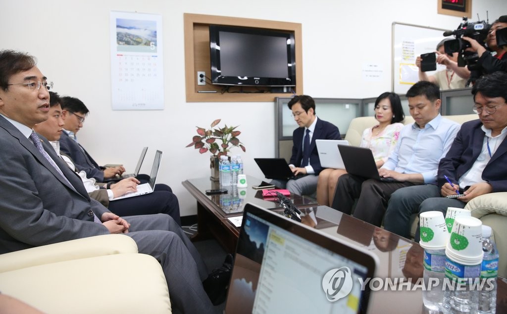 국회법 개정안 입장 밝히는 국무조정실장