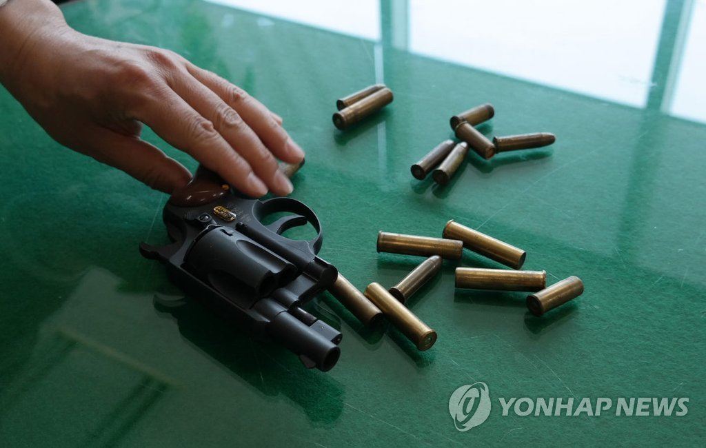 천안 재개발 현장서 가스총·실탄 5발 발견