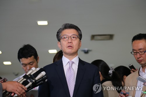 협의결과 설명하는 김홍균 6자 수석대표 (도쿄=연합뉴스) 조준형 특파원 = 한국의 북핵 6자회담 수석대표인 김홍균 외교부 한반도평화교섭본부장이 1일 도쿄 외무성 청사에서 한미일 수석대표 협의 후 기자들에게 협의 결과를 설명하고 있다.