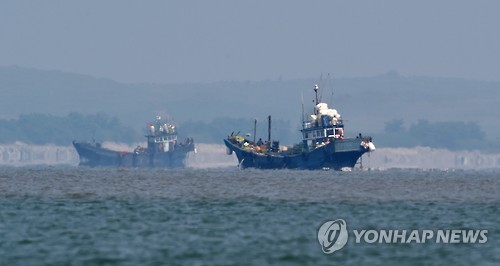 한강하구에서 불법조업하는 중국어선
