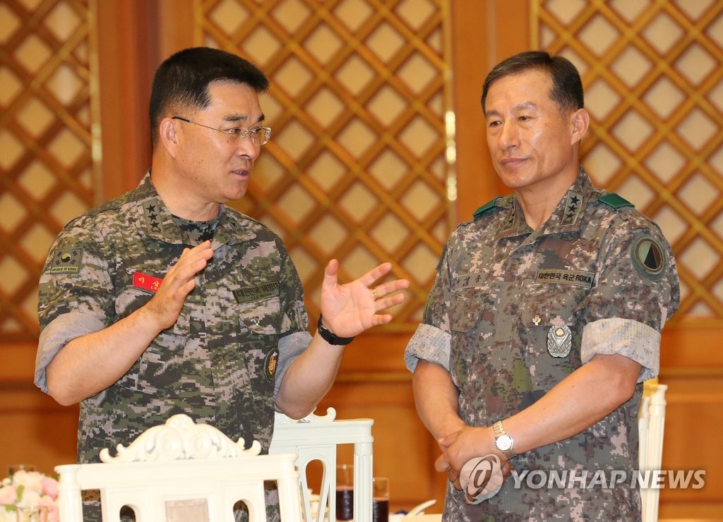 해병대사령관과 육군교육사령관 대화