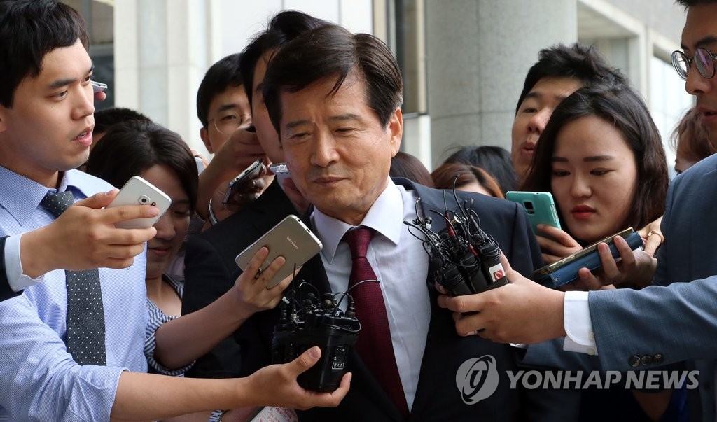 기자 질문 받는 남상태 전 사장