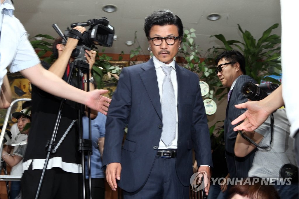 이주노, 성추행 혐의 경찰 소환