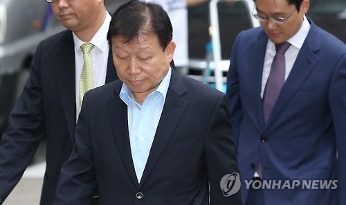 고개 숙인 고재호 전 사장