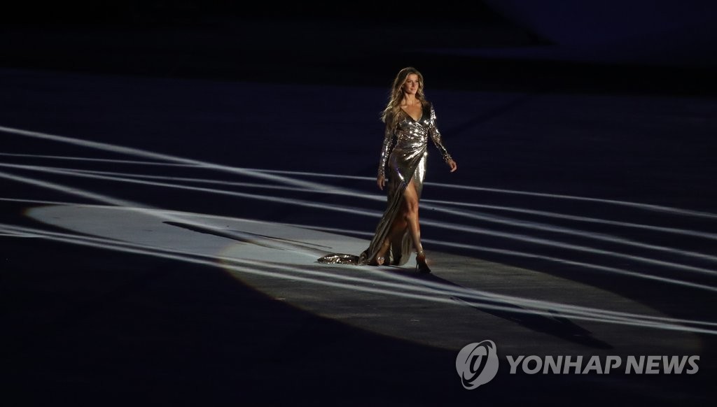 <올림픽> 톱모델 지젤 번천의 화려한 워킹