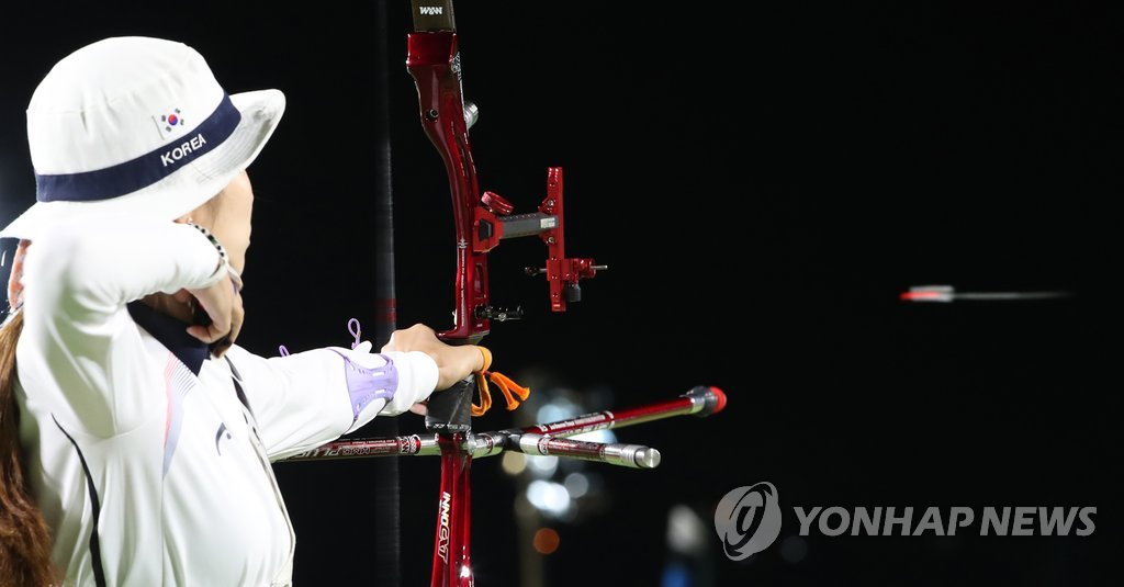 <올림픽> 밤하늘 뚫고 날아가는 화살