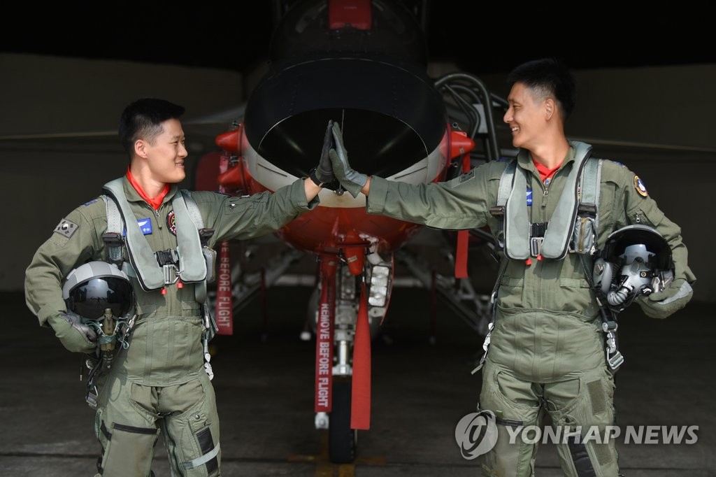 공군, '16-2차 고등비행교육 수료식' 실시