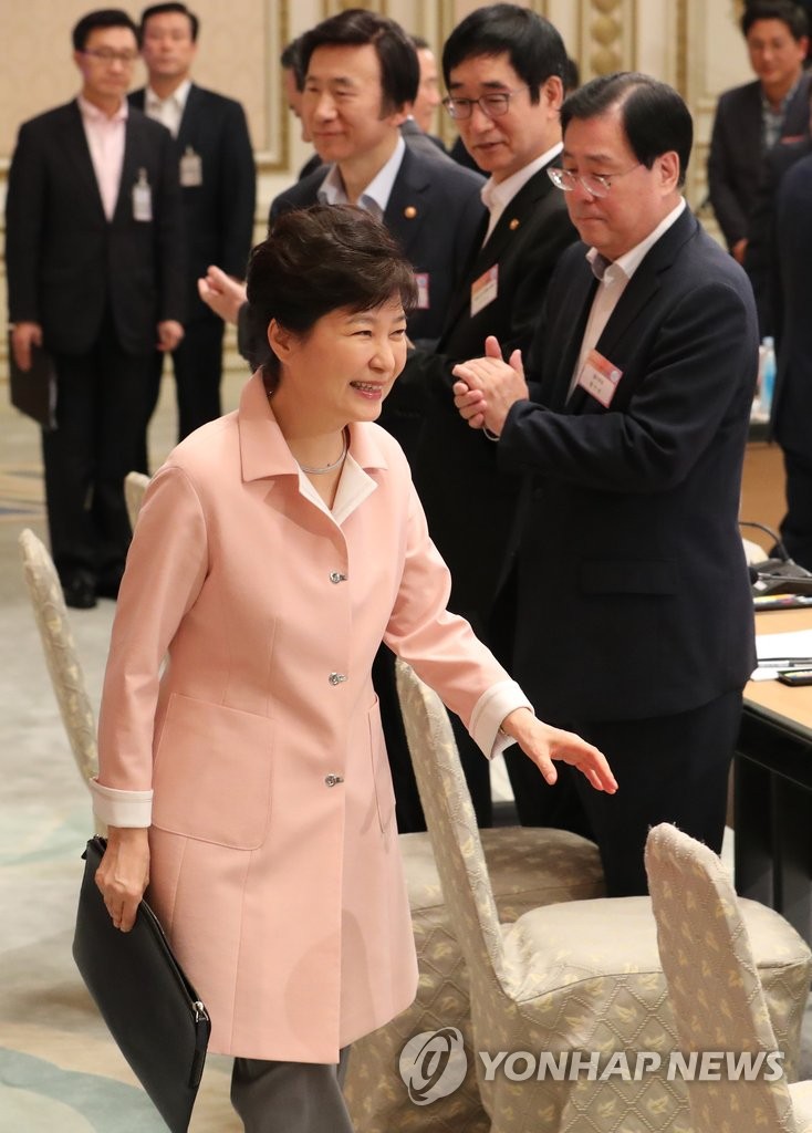 박 대통령, 2016년 장·차관 워크숍 참석