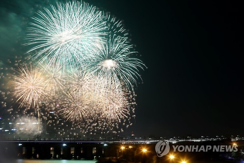 지난해 여의도 불꽃축제의 모습