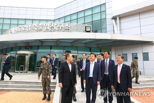 동해선출입사무소 방문한 홍용표 장관