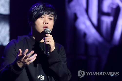 질문에 답하는 문희준