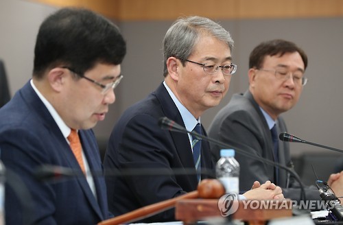 발언 경청하는 임종룡