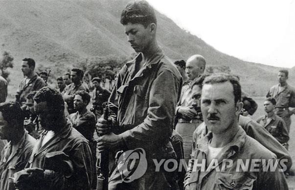 한국전쟁 때 포로가 된 미군들