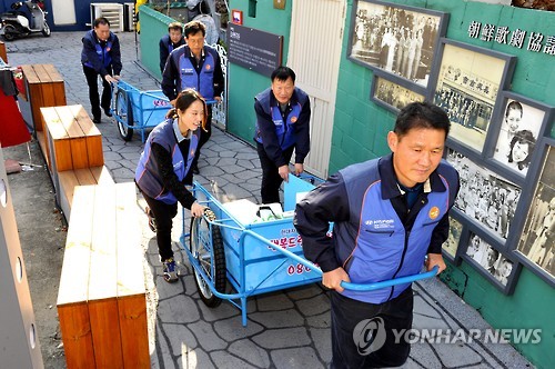 현대차, 폐지수집 어르신에게 리어카 지원