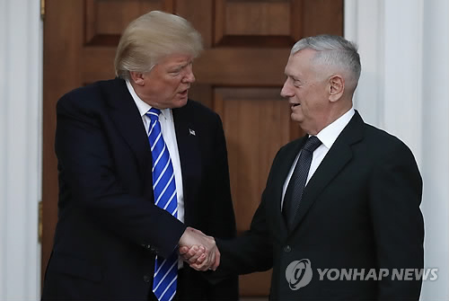 도널드 트럼프(왼쪽) 대통령 당선인과 제임스 매티스 전 중부군사령관
