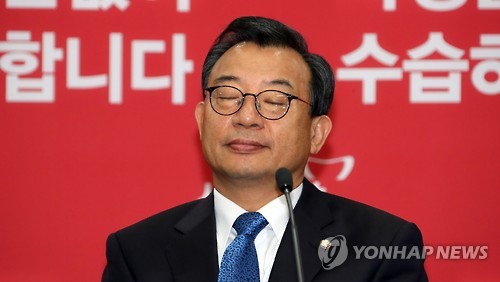 고심하는 이정현 대표