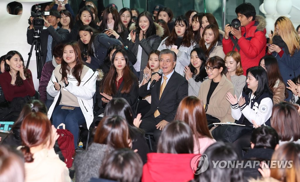 문재인, 숙명여대 학생들과 시국대화