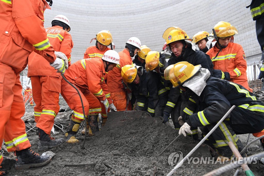 中장시성 발전소 공사장 붕괴 (펑청<中 장시성> EPA=연합뉴스)