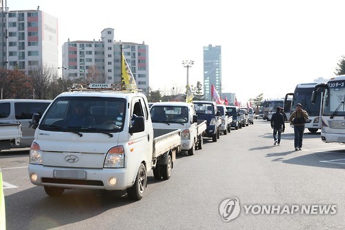 '상경투쟁' 트럭 죽전휴게소로 속속 집결