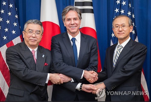 악수하는 한·미·일 3국 외교차관