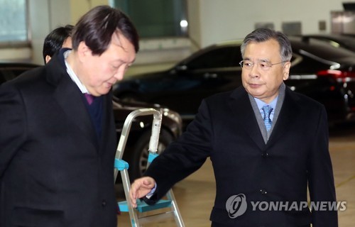 출근하는 특검