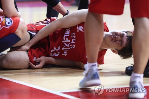 고통스러워하는 이승현
