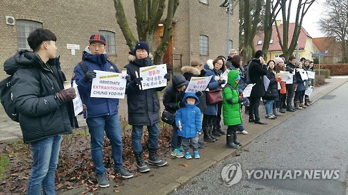 정유라 송환 촉구 촛불 든 교민들